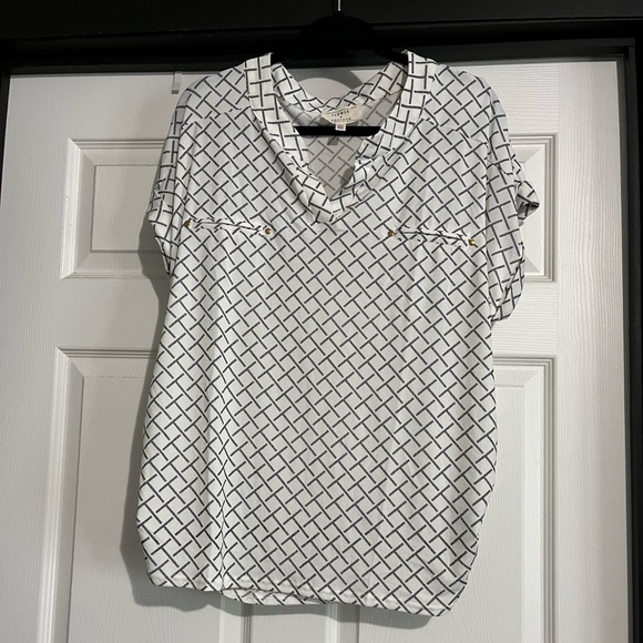 Women's Black and White Patterned Top - Picture 1 of 7